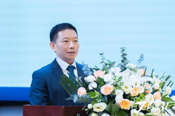 百校齐聚冰城竞锋芒，十一载薪火铸匠心：第十一届“雄鹰杯”小动物医师技能大赛盛大开幕 