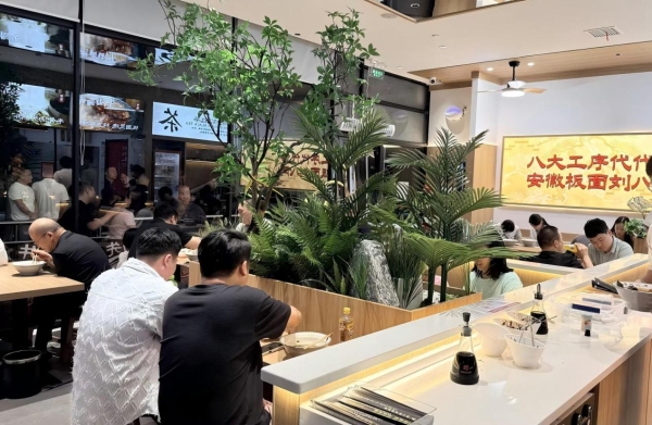 刘八两安徽板面15店齐开：一碗板面的品牌进化论 