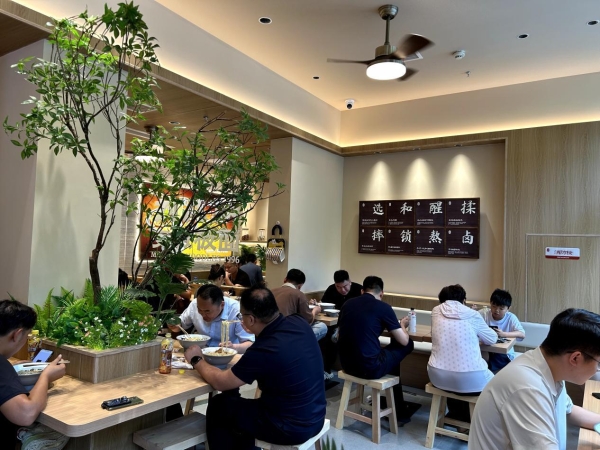 刘八两安徽板面15店齐开：一碗板面的品牌进化论 