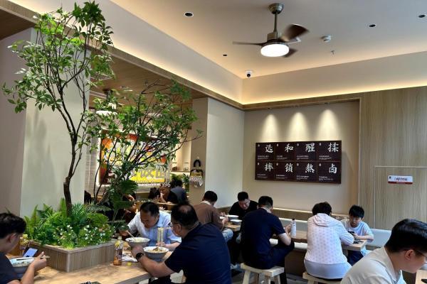 刘八两安徽板面15店齐开：一碗板面的品牌进化论 