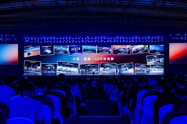 2026岚图用户之夜暨岚图追光S上市：华为乾崑智驾ADS 5加持，全球首款四激光科技FUV正式登场