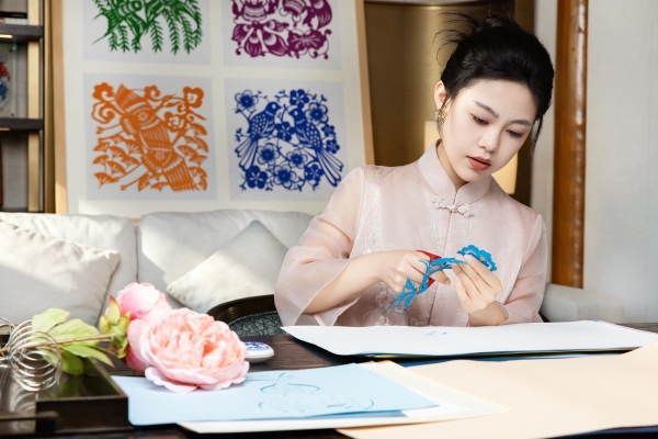 纸韵如梦 共叙东方 Simmons®席梦思携手非遗剪纸传承人杨钺呈现跨界合作 