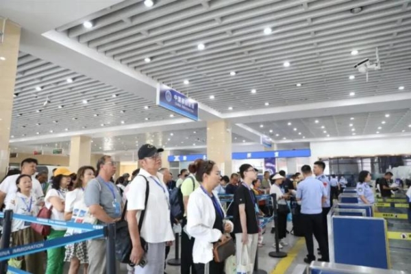 在锡林郭勒“跨境串门"成日常！二连浩特至扎门乌德跨境一日游正式开通 