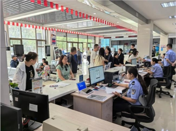 在锡林郭勒“跨境串门"成日常！二连浩特至扎门乌德跨境一日游正式开通 