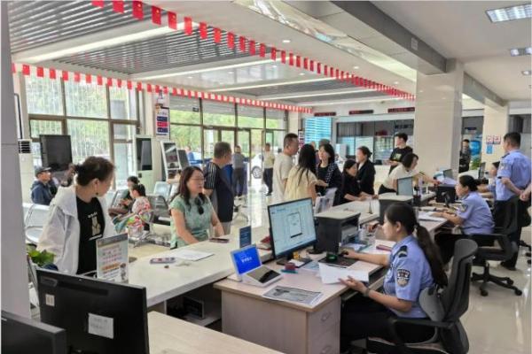 在锡林郭勒“跨境串门"成日常！二连浩特至扎门乌德跨境一日游正式开通 