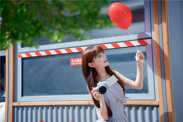 上手佳能 EOS R50：直出能打颜值在线，入门人像的省心之选 