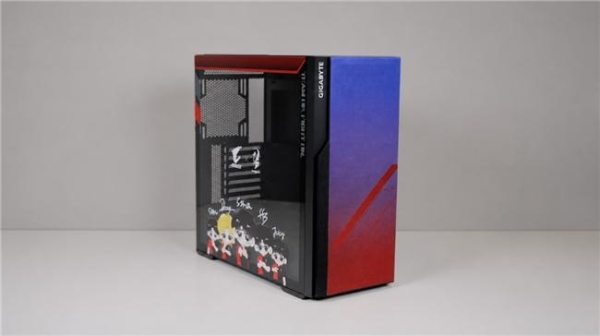 AORUS×AQ 战队联名主机登场——职业同款触手可及 
