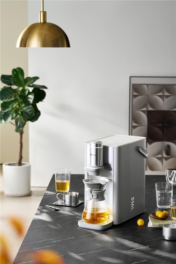 全链路抑菌全新升级，小熊电器钢钢好饮水机Pro让每一口都安心 