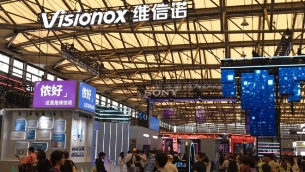 深扒维信诺CJ首秀：B端屏厂巨头躬身入局，为年轻人造「新玩具」，一场屏幕破圈实验打响
