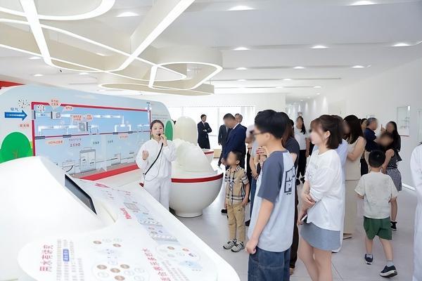 中国养乐多工厂累计参观人数破百万 透明安心铸就信赖 