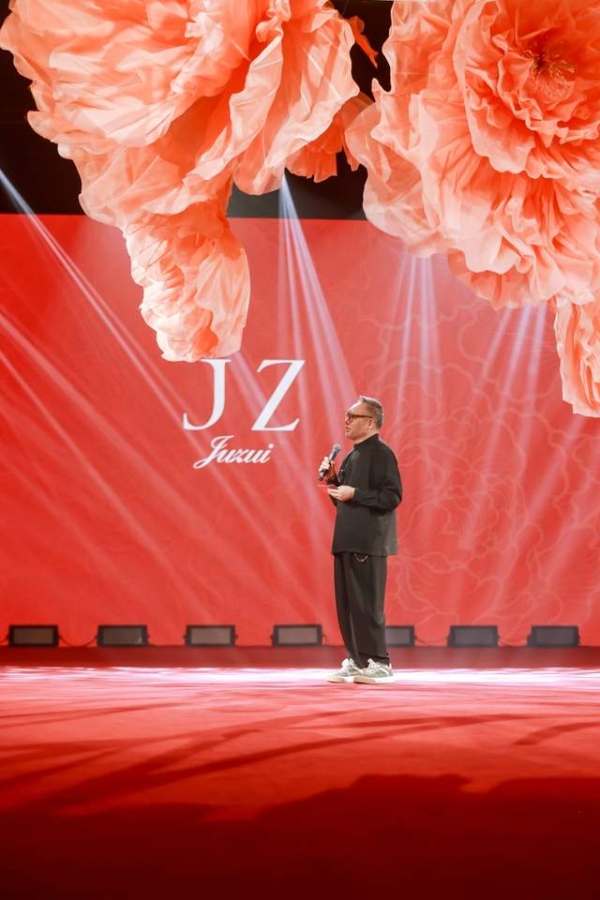 JUZUI玖姿25周年大秀「循光新生」光起二十五载，共启新生优雅