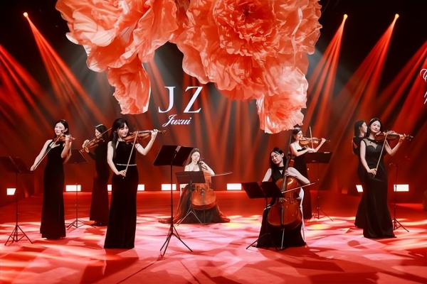 JUZUI玖姿25周年大秀「循光新生」光起二十五载，共启新生优雅