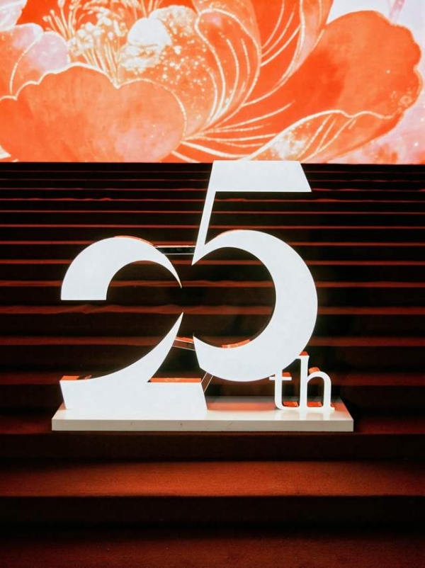 JUZUI玖姿25周年大秀「循光新生」光起二十五载，共启新生优雅