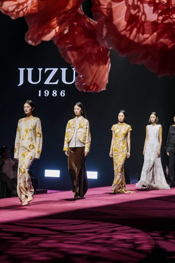 JUZUI玖姿25周年大秀「循光新生」光起二十五载，共启新生优雅