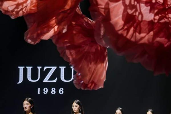 JUZUI玖姿25周年大秀「循光新生」光起二十五载，共启新生优雅