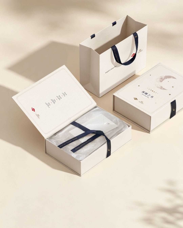 Lee Cooper x 高端婴童品牌英氏YeeHoO联名推出：写给成年人的「抱抱」深睡之书