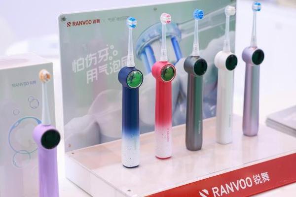 2026电动牙刷推荐榜单：锐舞SPA5凭“喷气技术”成护龈新选择 