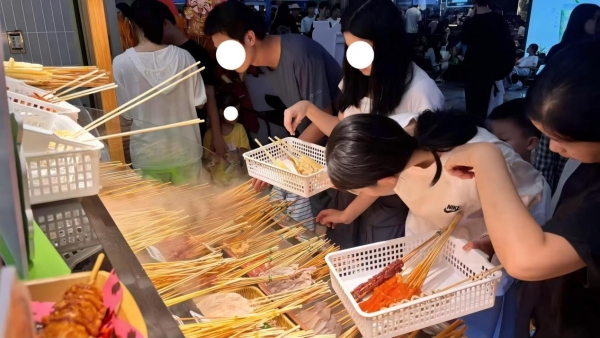 大餐太重、茶饮太卷、零售太难，卤山川炸串凭什么成了资深餐饮人转型的优选？ 