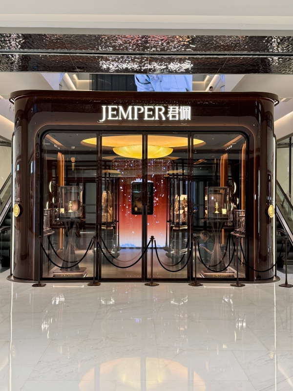 金价震荡行业洗牌！君佩新店 + 新品双突破，引领高端黄金消费新周期 