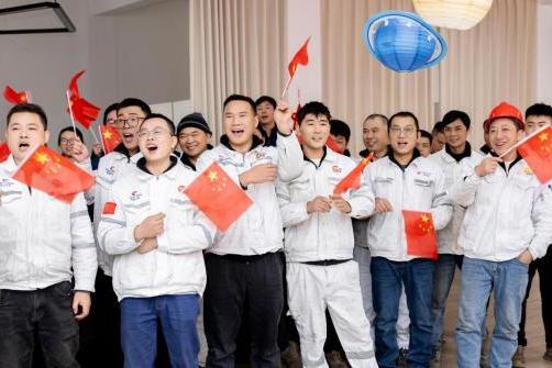 朱雀三号可回收火箭回收成功，创造中国民营航天历史，江苏新超合金栅格舵完成实战飞行验证 