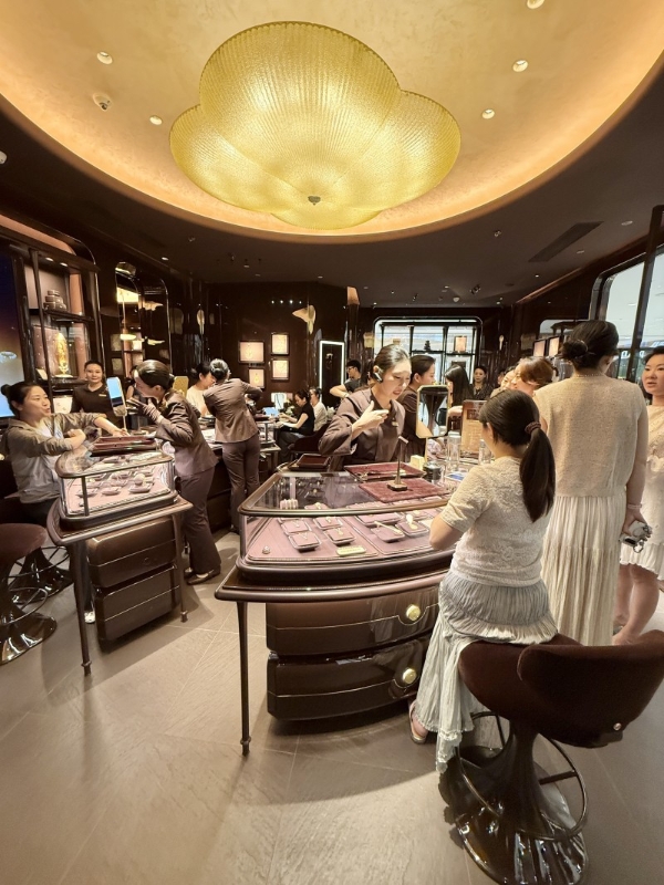 突破黄金工艺边界：君佩信天翁首发，解锁珠宝级黄金高奢密码 