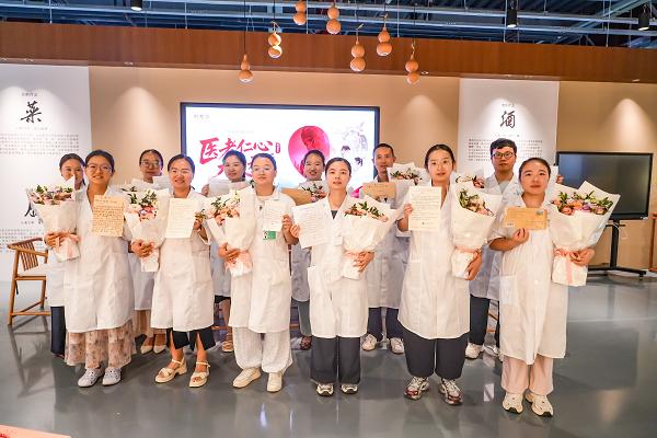 纸短情长，见字如面！一封封手写信，照亮御君方医师节 