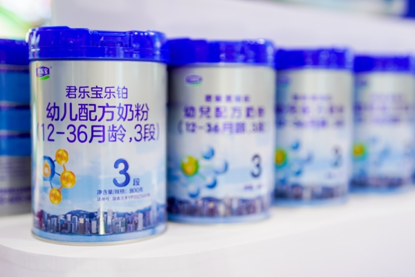 从第一罐到第十年，君乐宝奶粉把初心写进品质安全 