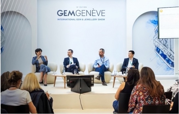 玉雕艺术家马瑞作品亮相日内瓦GEMGENEVE大师论坛