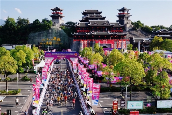 2026中国公路自行车公开赛（湖北恩施站）圆满落幕 