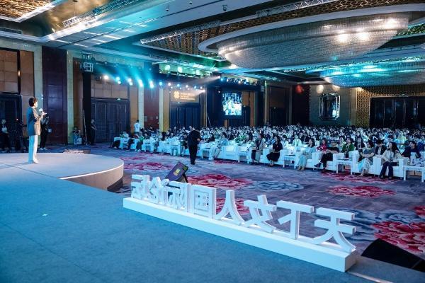 用彼此连接相互照亮：看见自己，走出内耗 