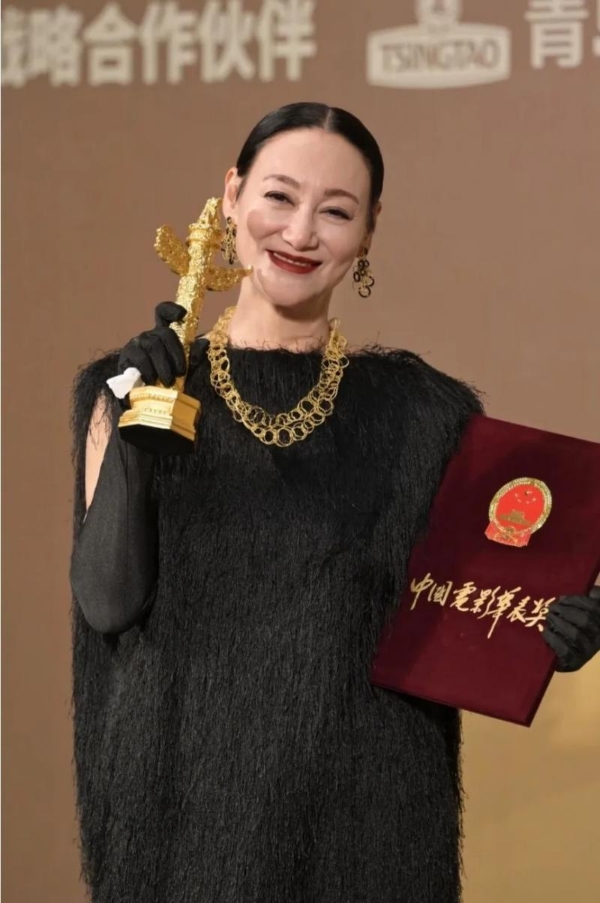 百花奖最佳女主角卫诗雅得票超半数，杨受成的文化产业实力有多能打？ 