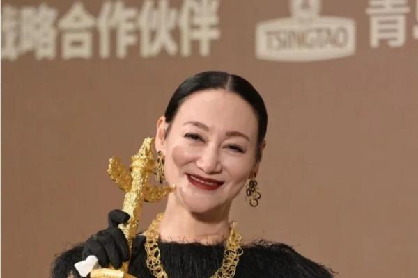 百花奖最佳女主角卫诗雅得票超半数，杨受成的文化产业实力有多能打？ 