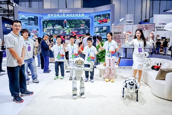 百城上岗、全域直播，墨甲把机器人真实工作现场搬到WRC 