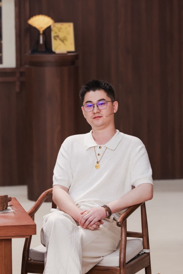 非遗登场，步步有戏：周六福在直播间搭建“非遗剧场”很有戏 