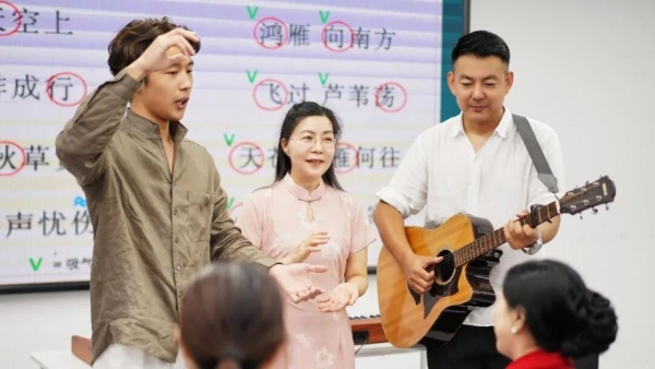 从朗诵到声乐：梨花声音研修院在深圳办了两场“被看见”的微课堂 