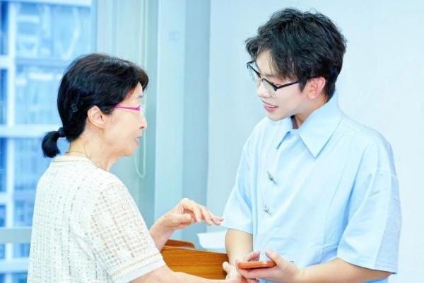 从朗诵到声乐：梨花声音研修院在深圳办了两场“被看见”的微课堂 