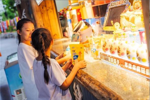 妙可蓝多奶酪棒在方特乐园正式开售，"熊出没"联名款亦将全国面市 