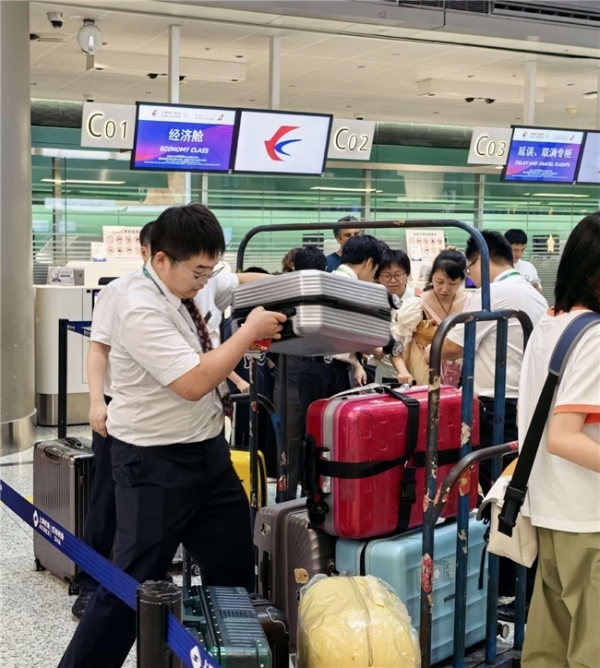 台风“白海豚”临近，东航周密部署防范极端天气影响 