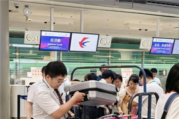 台风“白海豚”临近，东航周密部署防范极端天气影响 