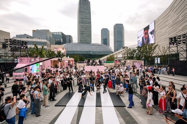 第二届“玩舞成团 DANCE UP!”阿迪达斯高校舞蹈挑战赛点亮上海西岸,打造青年舞蹈盛会 