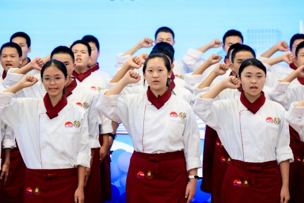 十五年“希望”薪火相传：又一批李锦记希望厨师在成都梦想启程 