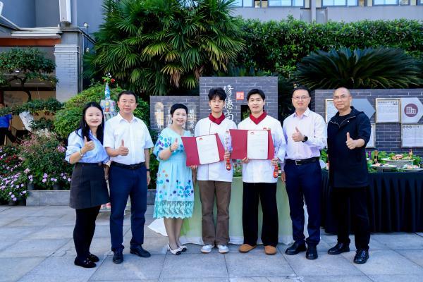 十五年“希望”薪火相传：又一批李锦记希望厨师在成都梦想启程 