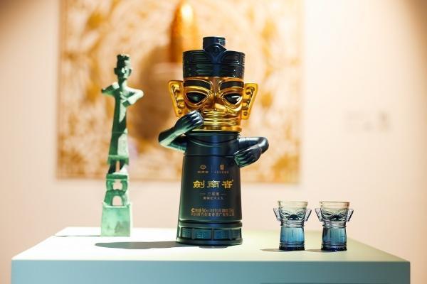 千年窖池不竭，万里酒香正浓——剑南春携国家级非遗亮相“新生万物”伦敦展 