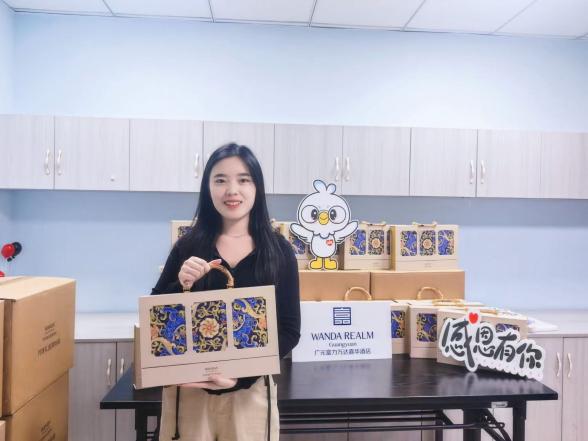 月满中秋 情暖嘉华——广元富力万达嘉华酒店开展中秋员工慰问活动 