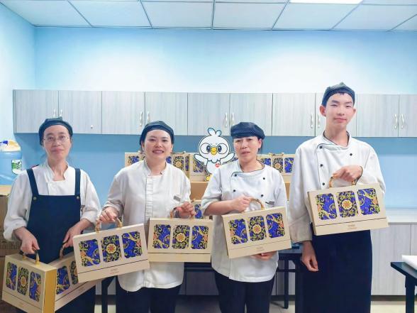 月满中秋 情暖嘉华——广元富力万达嘉华酒店开展中秋员工慰问活动 