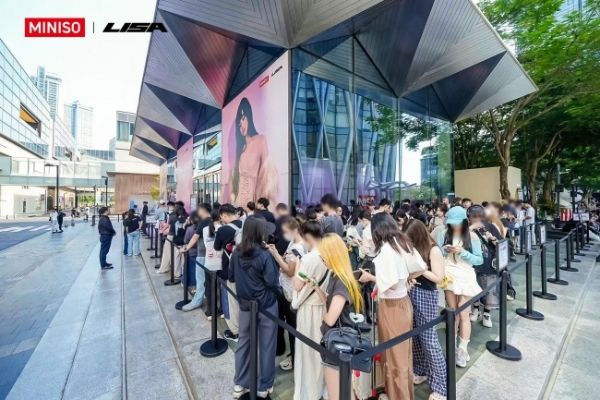 名创优品LISA联名渠道限定款登陆华润万象，IP消费与商业地产加速生态共建 