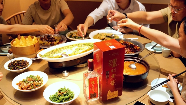区域精耕，剑指宴席｜泸州老窖特曲大方瓶重磅上市 