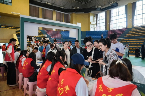 雨中迎新暖人心，多维启梦育新人——兰州信息科技学院2026级新生报到工作圆满结束 