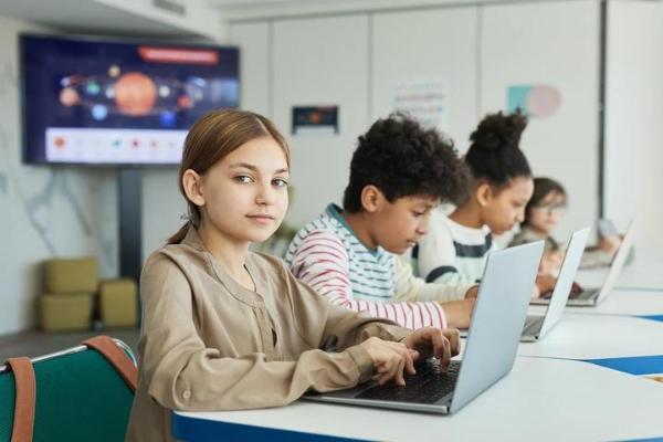 开学季“睡眠赤字”调查：超六成青少年睡眠不足8小时，谁偷走了孩子的睡眠？ 