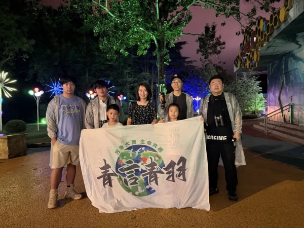树上真住着北鹰鸮？一群自然爱好者带着热成像仪揭开了公园的夜 